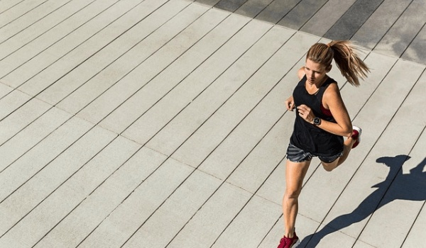 维生素E护肤秘籍：能否直接涂抹于面部？