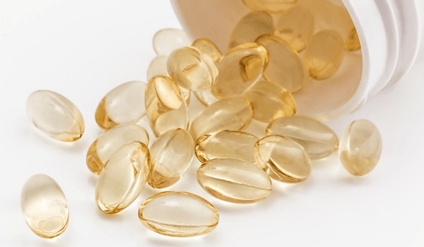 坐月子期间玩手机需谨慎：6大要点保健康