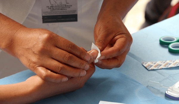 成都博仕胃肠病医院解析：胆汁反流成因、症状及科学治疗方法